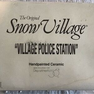 DEPT 56 SNOW VILLAGE 1996 VILLAGE POLICE STATION WITH BOX-RETIRED